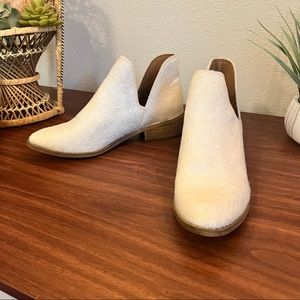 NWT Mi.iM “Ellen” White Calf Hide Ankle Bootie